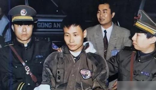 26岁，年入百万，公路局干部家庭出身，广州大学高材生。这样一个人，最后却把自己活