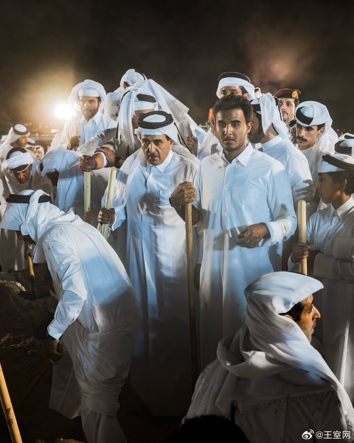 卡塔尔王室 🇶🇦卡塔尔前国家元首哈马德·本·哈利法·阿勒萨尼亲王下葬仪式。世