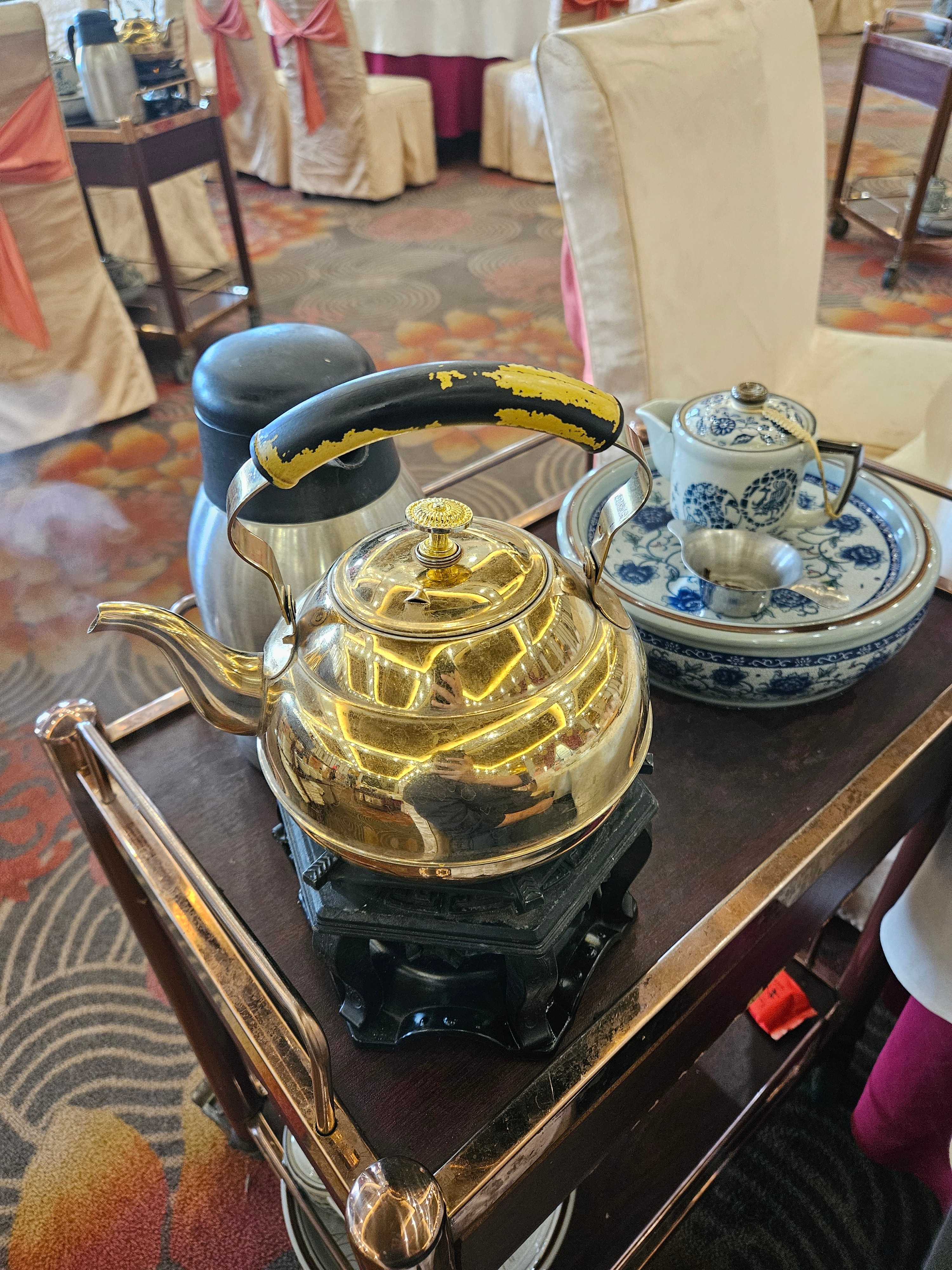 我一个喜欢吃辣的人都渐渐习惯了广东生活。 就好比穿拖鞋的松弛感，同化力太强了。 