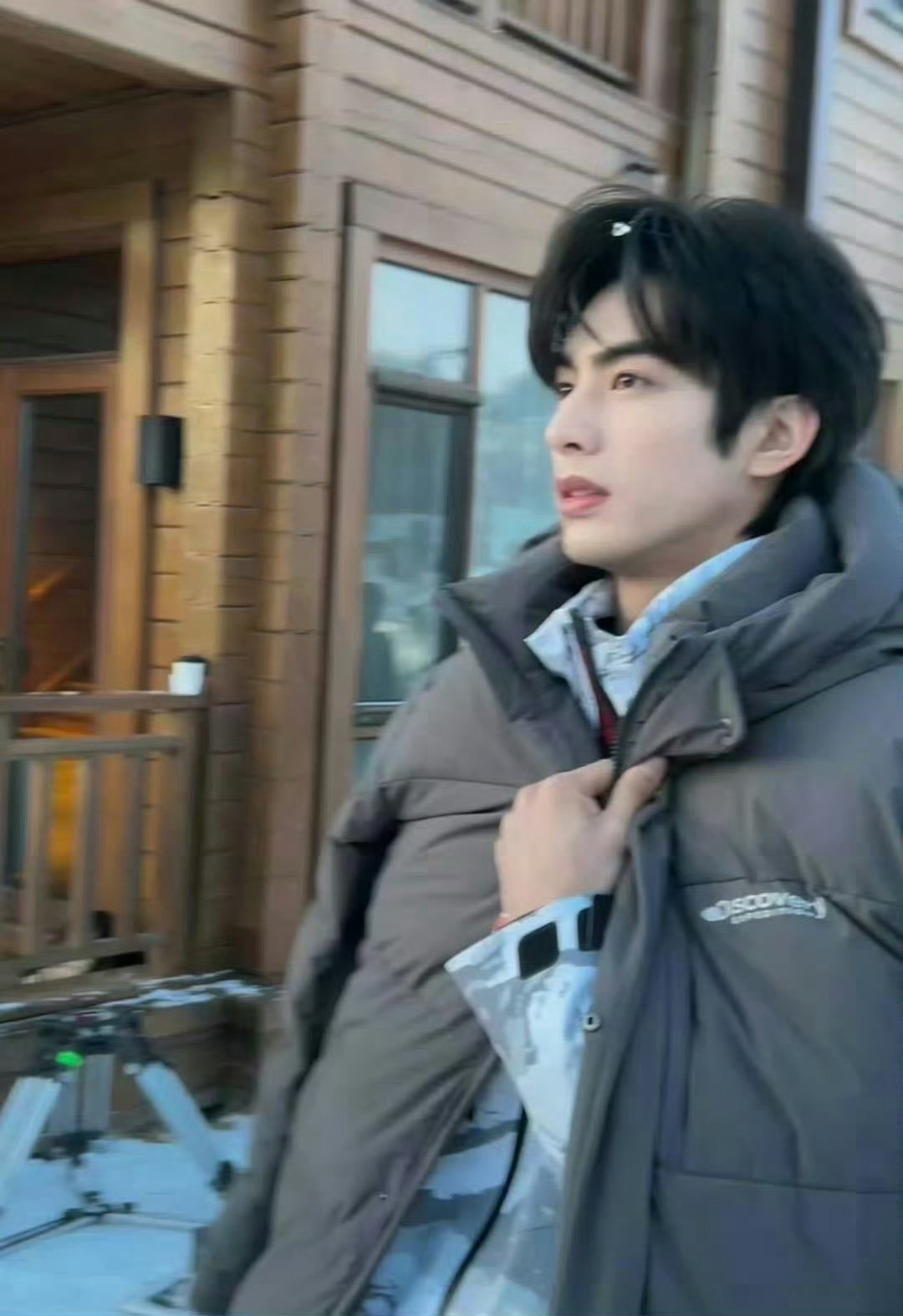 宋威龙 人火了脸也丢尽了没想到这么帅的一张脸下面有一颗抽象的心还是玩网玩得太早了