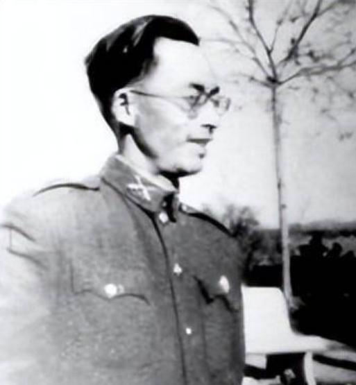 1949年，国军师长李碧光被俘，面对审问，他提了一个奇怪的要求：“能否帮我给周恩