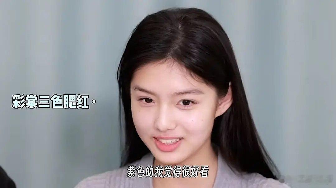 好残忍的对比 前者甚至是素颜 