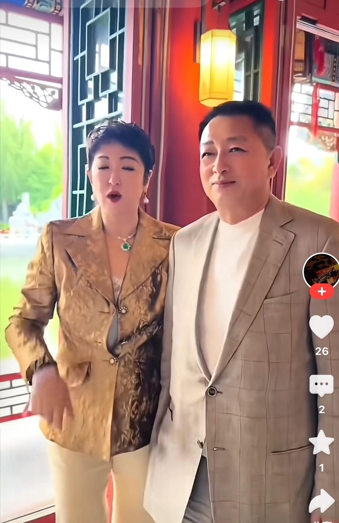 汪大爷不工作，却最幸福，凭啥？
最近汪大爷在网上挺火，他气色好得不行，红光满面，