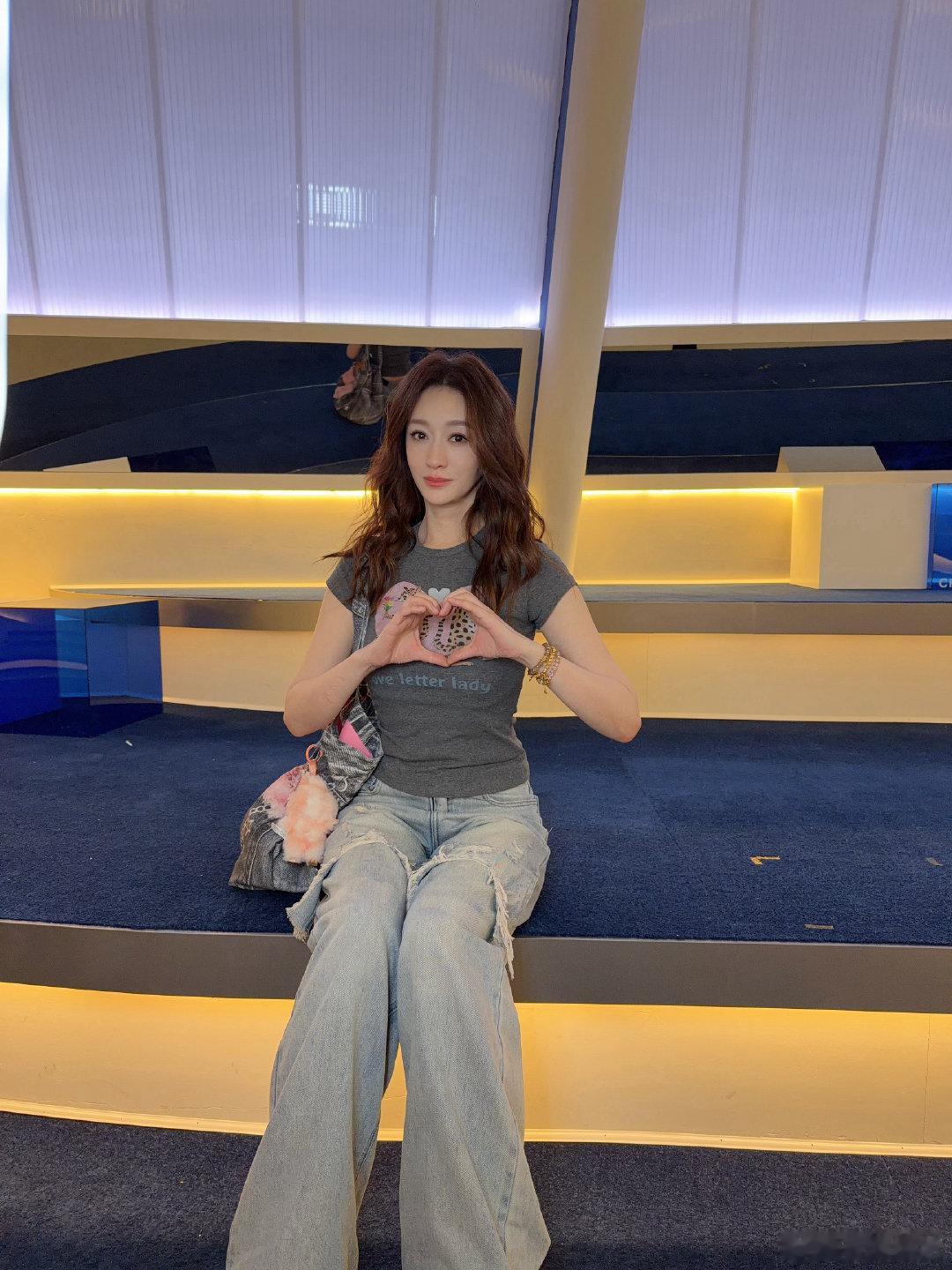 李小冉最害怕的房间成为最不舍的地方李小冉说小考教室已经在拆除中 看了李小冉发的这
