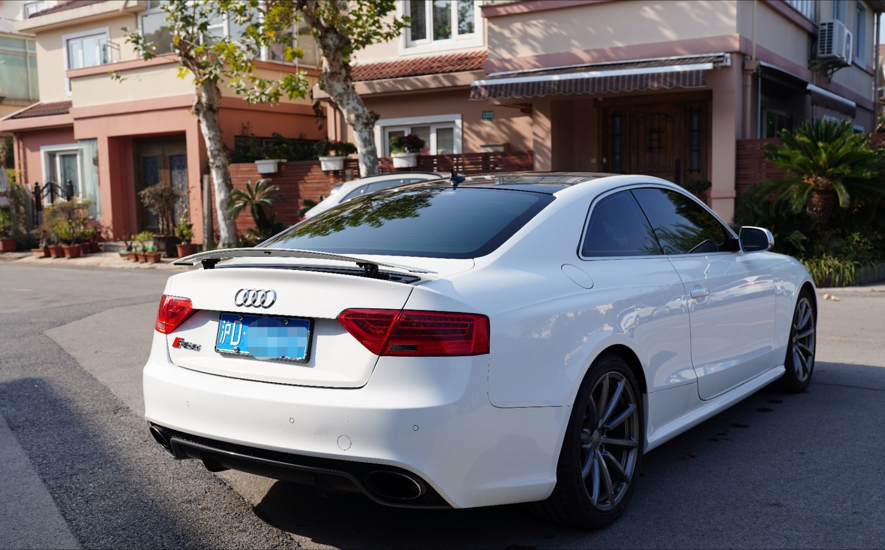 这个月在清理自己的车库置换一些车，先是出掉了三年的顶配G9，现在出末代自吸4.2