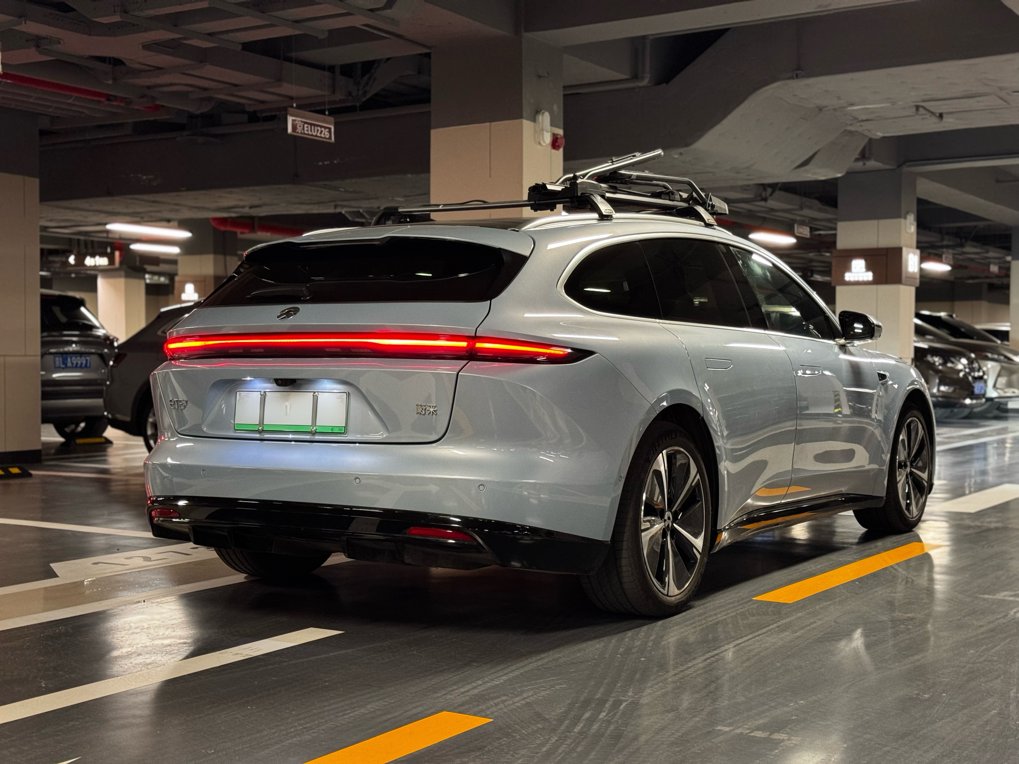 ET5t是真的能装啊…接布莱克回家，这一大堆东西全塞进去了，瑜伽垫，轮椅，旅行车