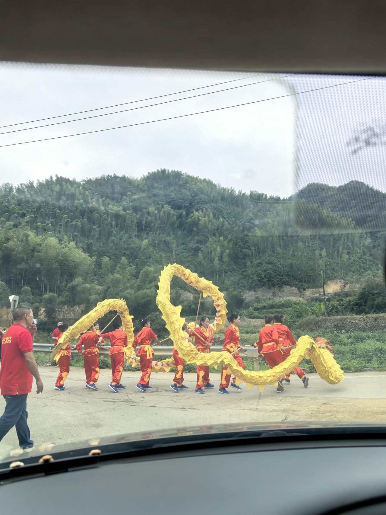 78岁老父亲的执念：35岁孙子不结婚，这家就要断了香火？

国庆回老家，又和父亲