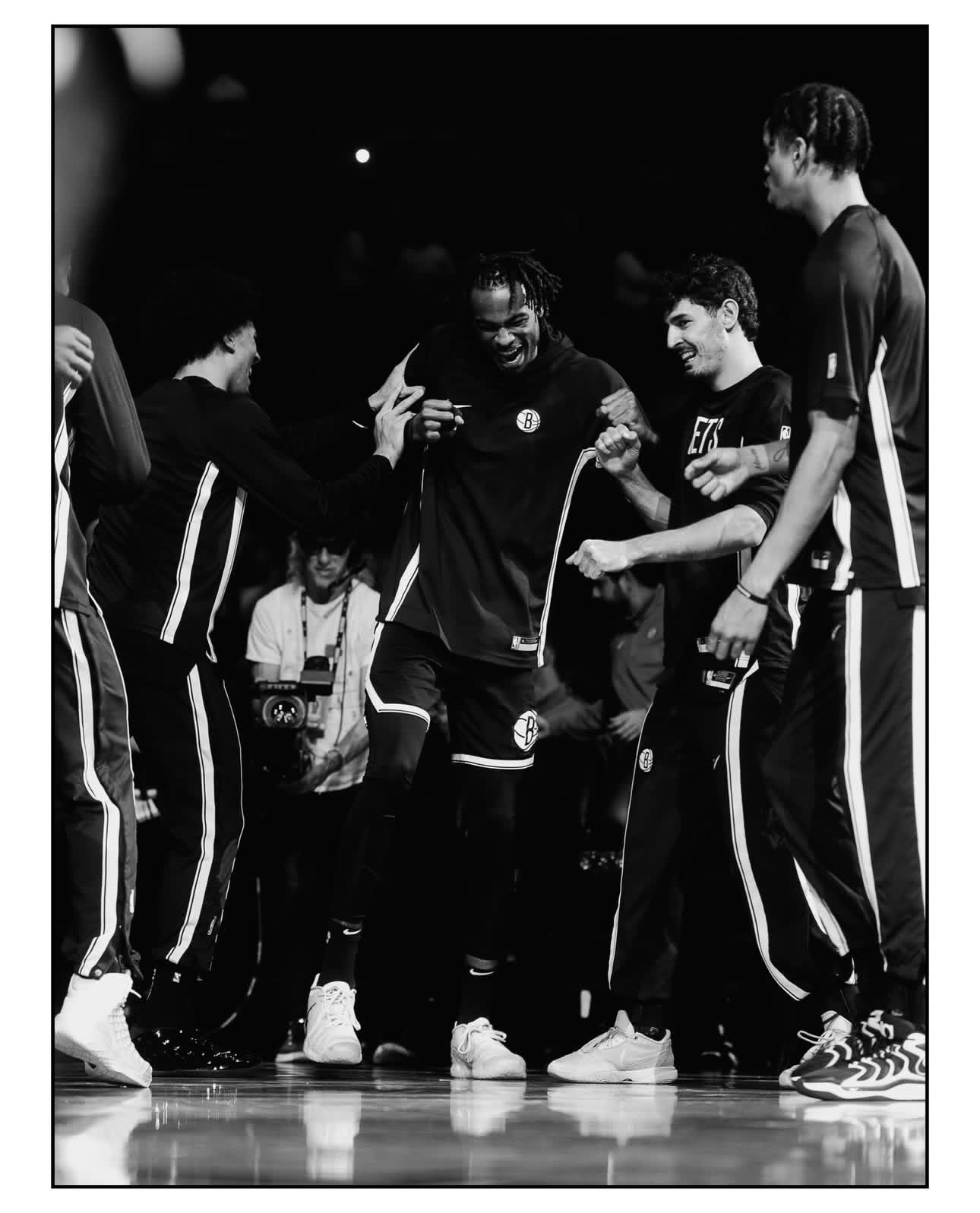 篮天下各位最近在忙什么？有在忙着打篮球吗？Images via  brookly