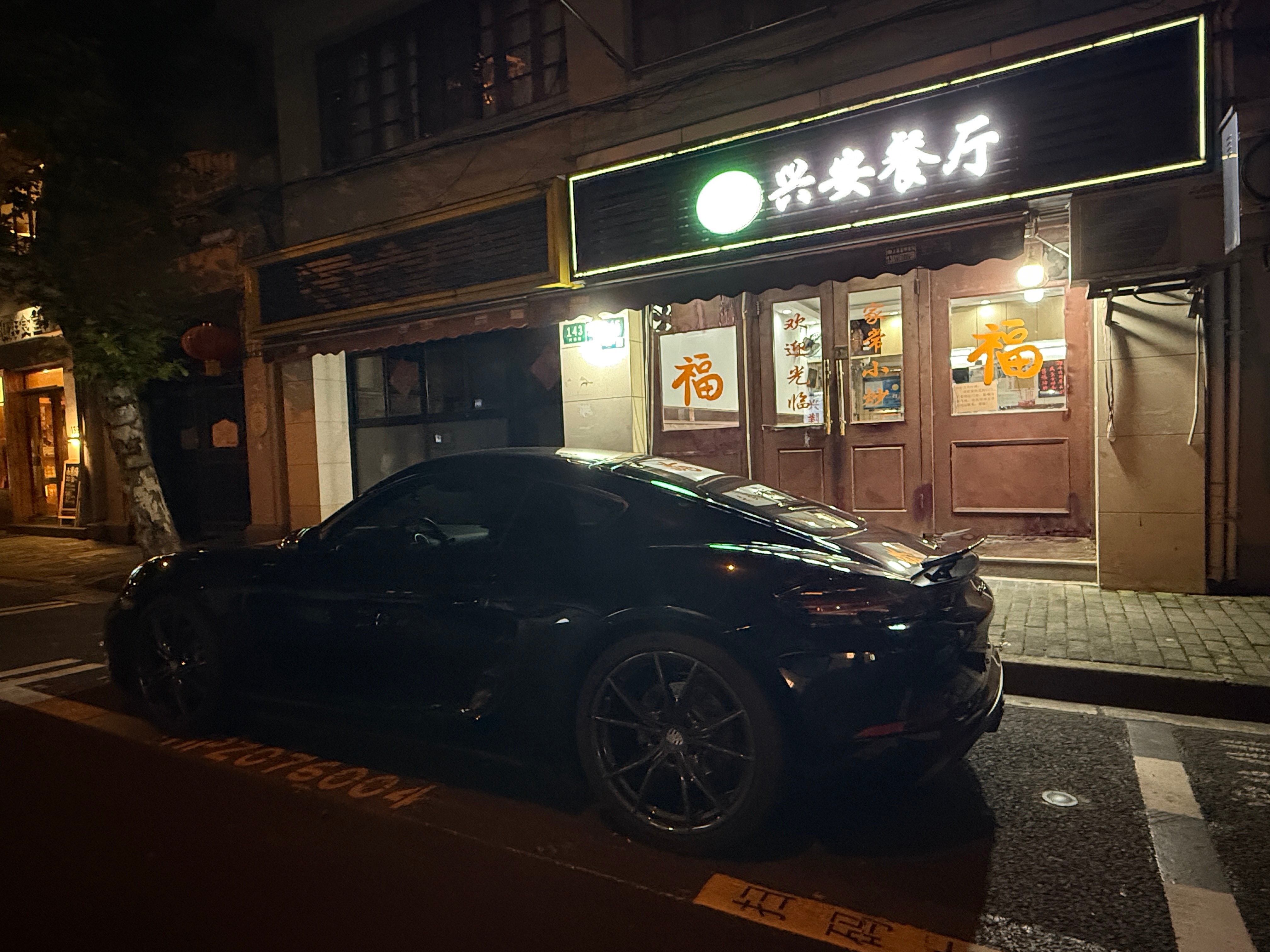 此时此刻，这台车竟然有点jdm的既视感 