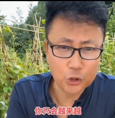 耿老师感慨，岁月着实不饶人啊，但人就得顺着岁月前行，不可能永远停留在18岁的模样