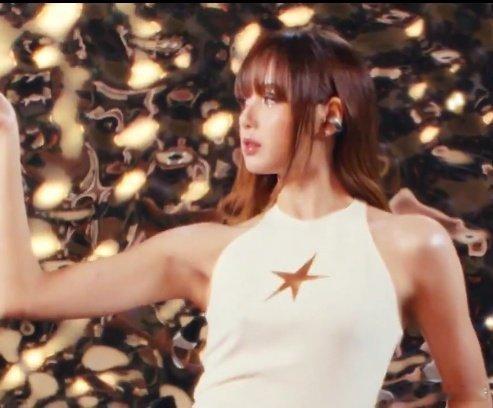 Lisa最新Bose宣传大片上身Mugler SS25 white star s
