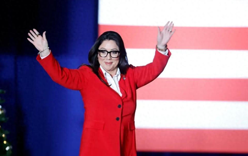 特朗普政府女部长陷“过夜门”，下属深夜造访私宅，真相究竟如何？
特朗普上任后的新