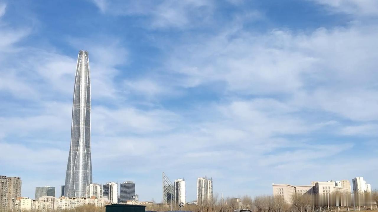天津的天空真蓝。