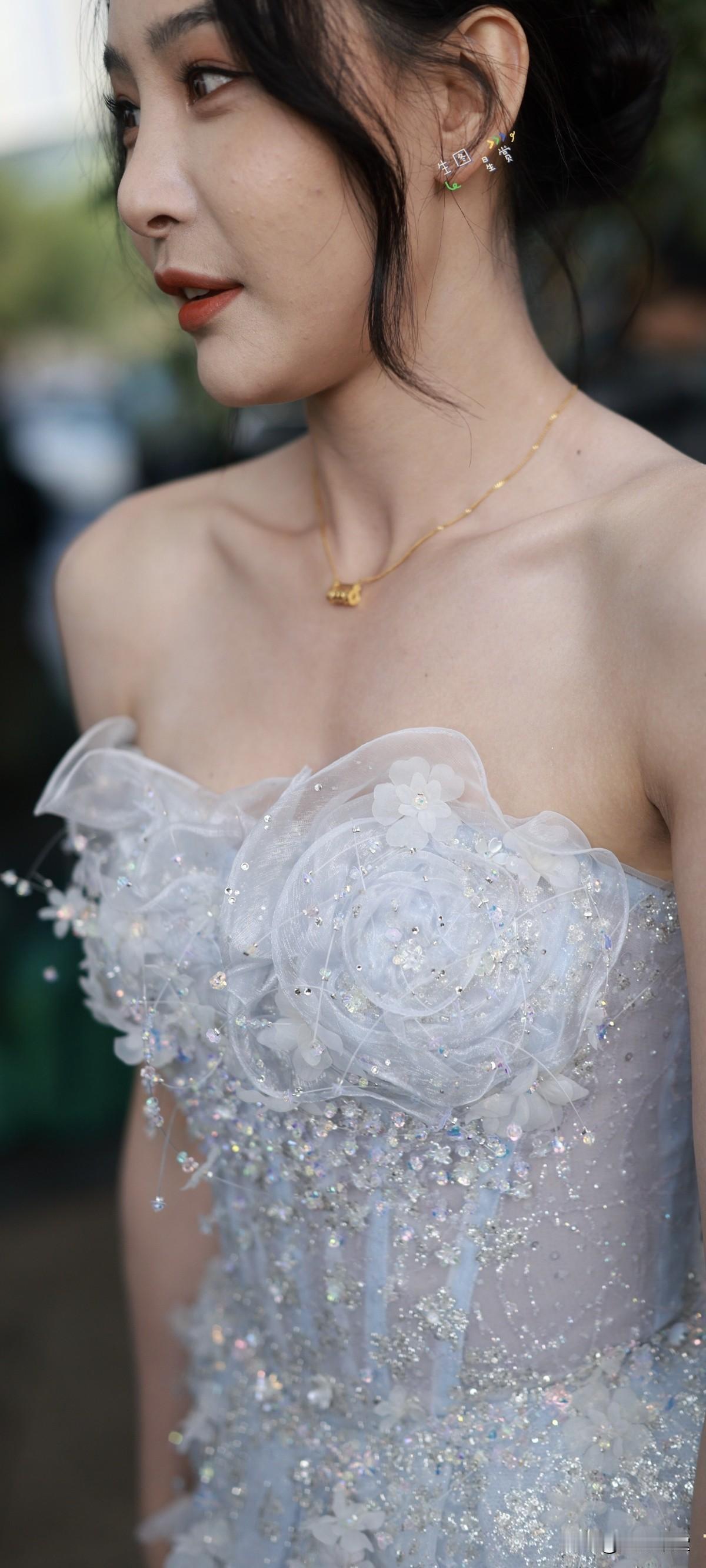 ​​​！这颜值，这身材，神仙姐姐下凡了吧！