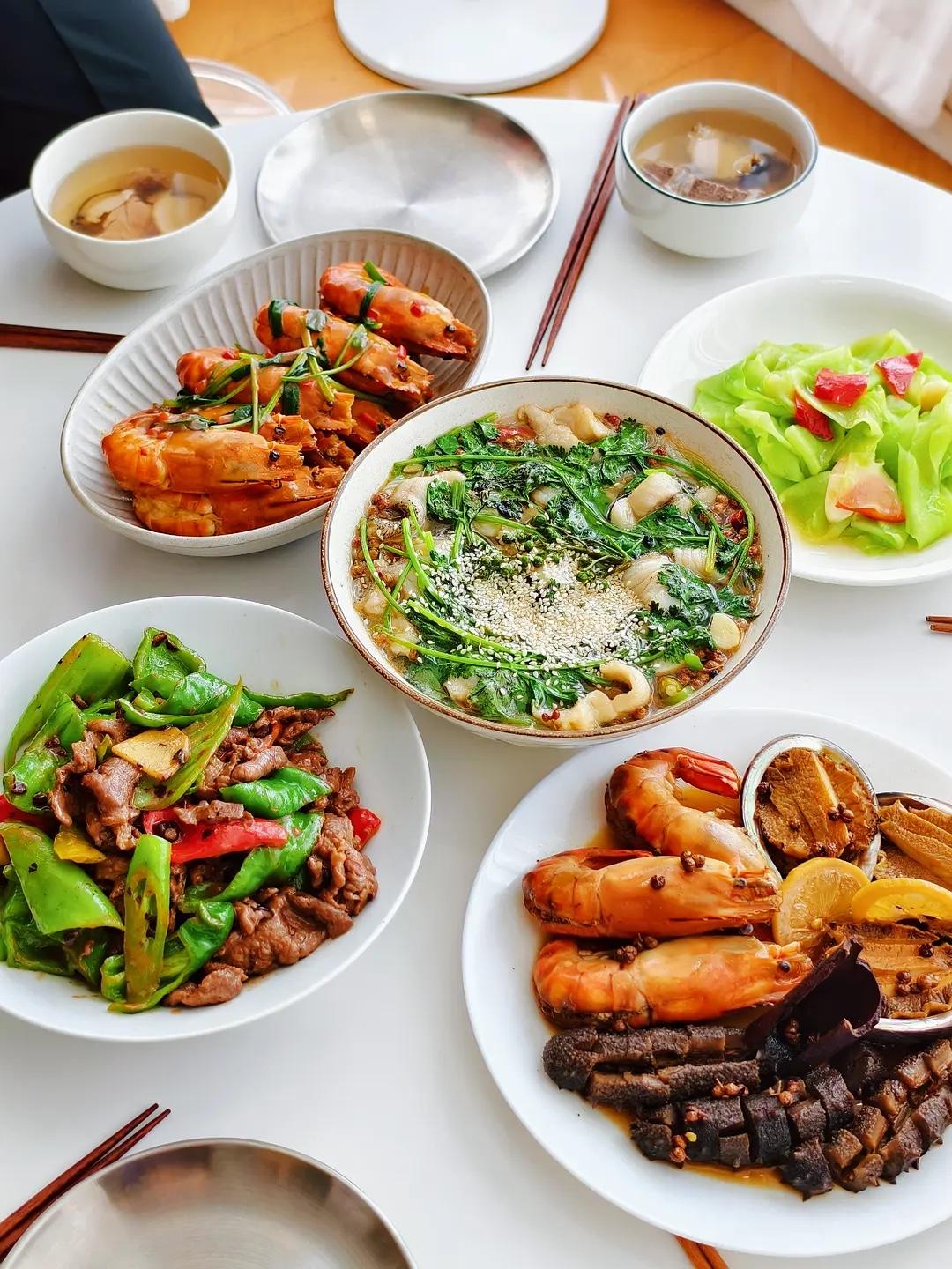 活得通透的人，一生践行"10不争"，这不仅是处世智慧，更是人生境界的升华：

1