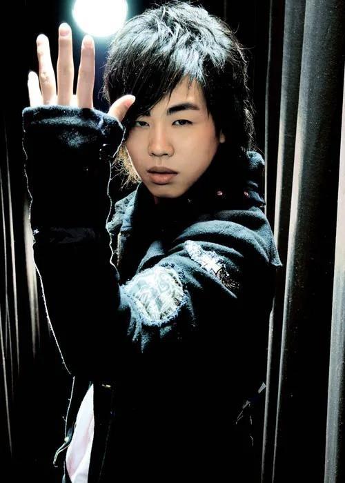 2012年歌手胡彦斌遭遇了严重车祸，以至于很有可能变成植物人永远躺在病床上，得知