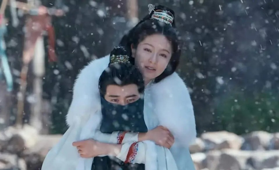 李兰迪是怎么做到脸和头比男主还要大的？ ​​​