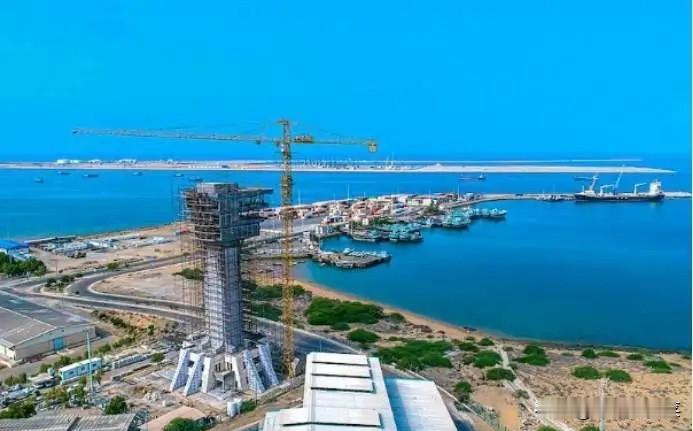 特朗普“白忙活了”，伊朗一招破局，跳出波斯湾，直通印度洋

1万美军，15艘舰艇