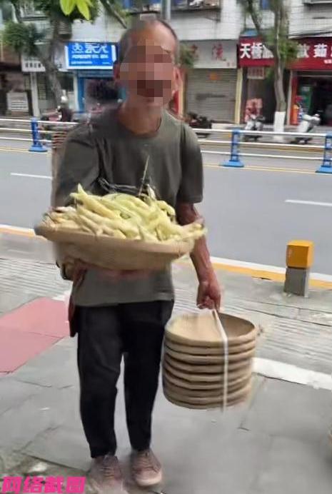 四川有大爷进城卖手工筲箕，可是生意并没有想象中好，有时大爷站路边一天下来也卖不了
