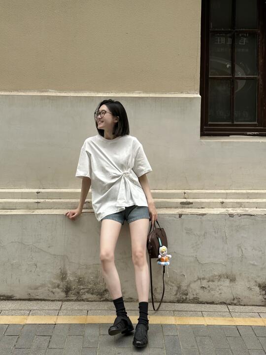 OOTD 今天穿的白T牛仔短裤