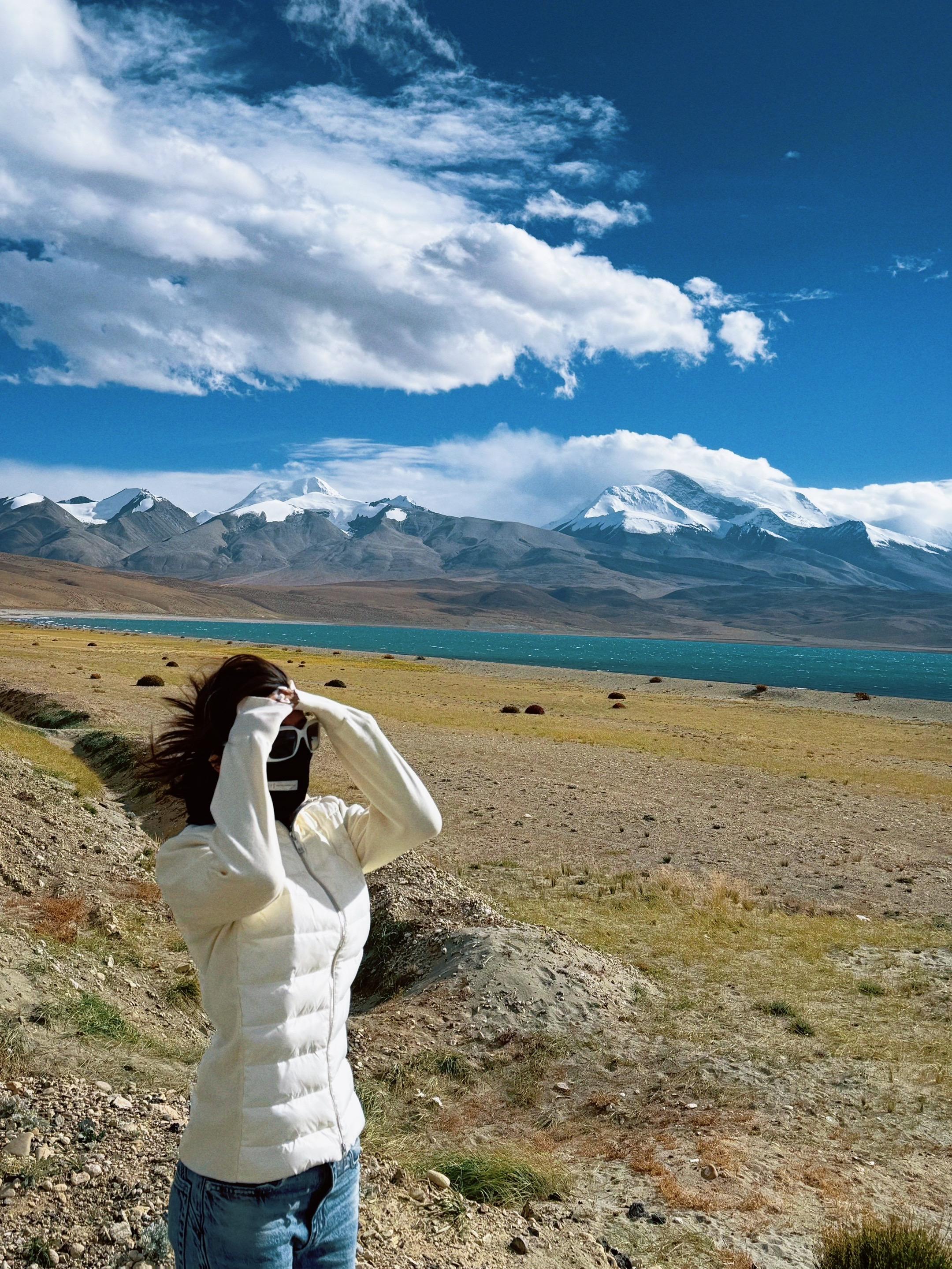 可以朝九晚五 也能浪迹天涯  人生这场门票 终究要亲眼见证 相机能保存...