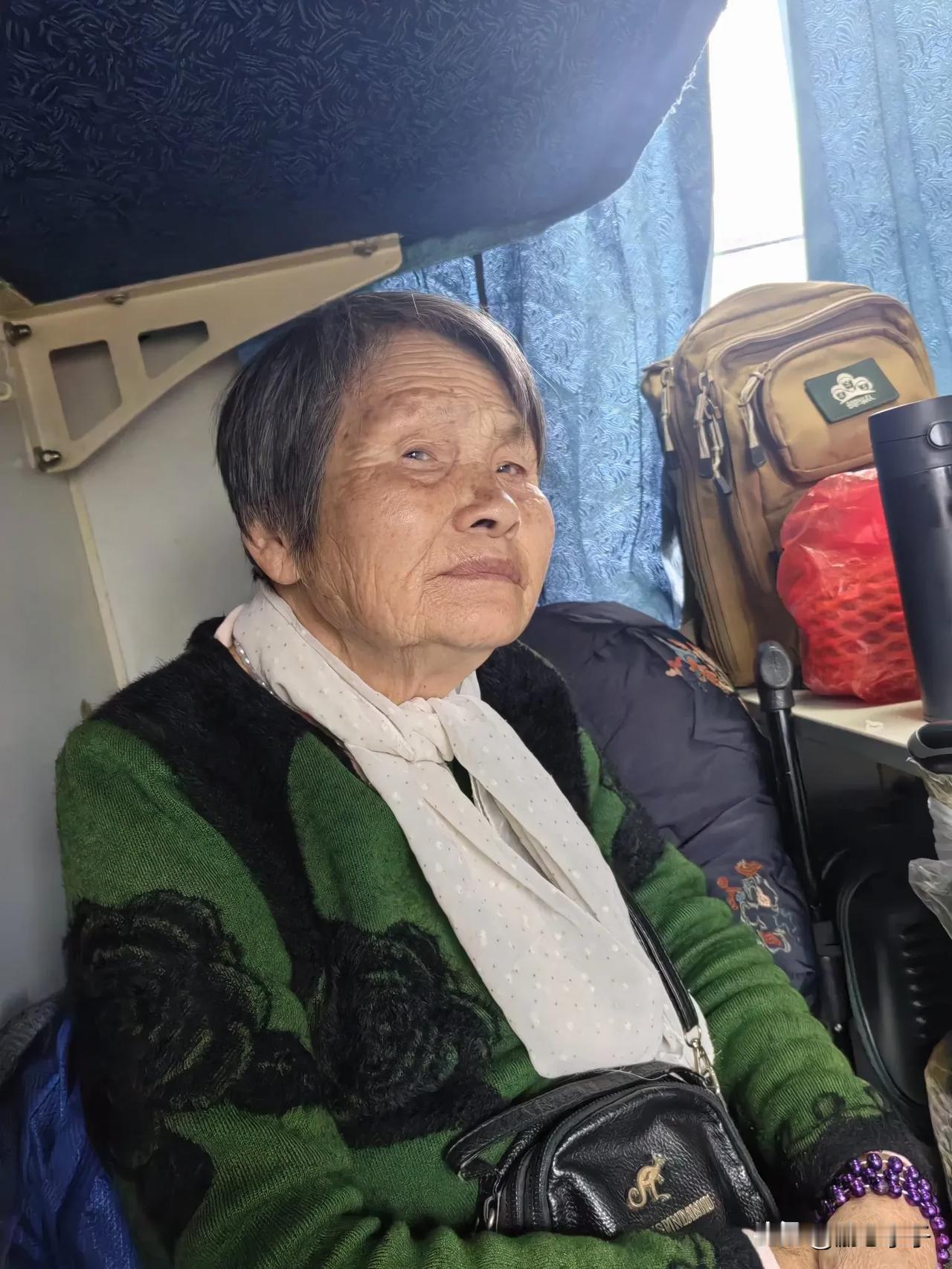 20250206我的旅行札记

      2025年2月6日，火车上一眠，早晨