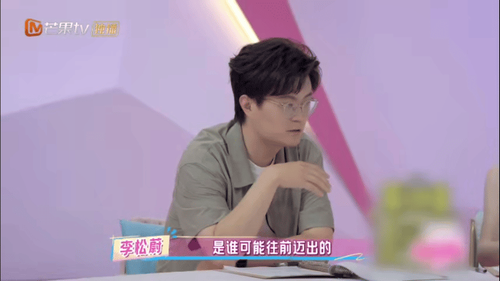 张予曦喜提第一个光头 我家那闺女 张予曦也太勇了吧！18岁的女孩大多想着把自己打