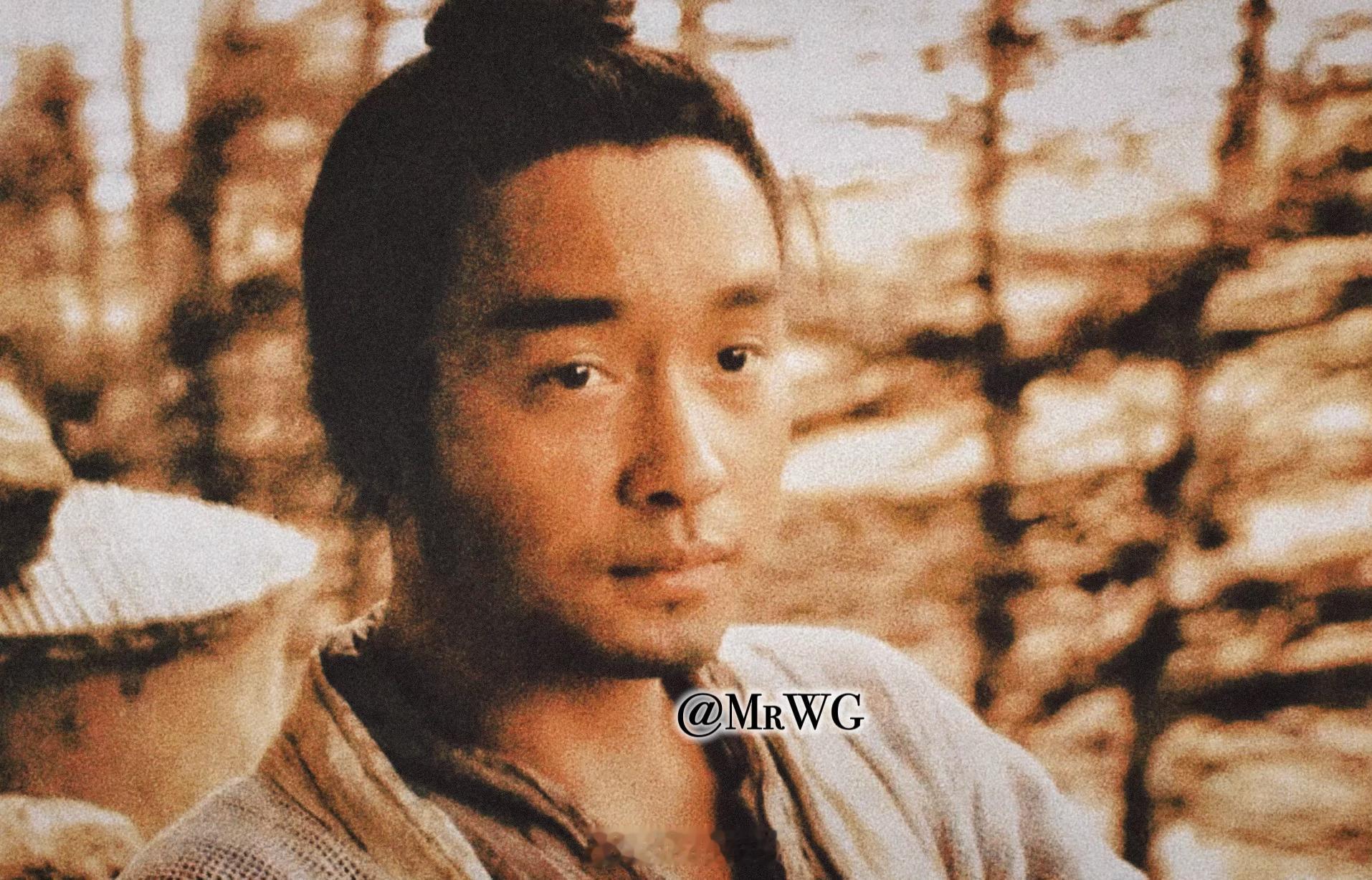 张国荣[超话]独家扫描 昏黄如古画，苍凉之美——好萌的温润目光，是张国荣张国荣 