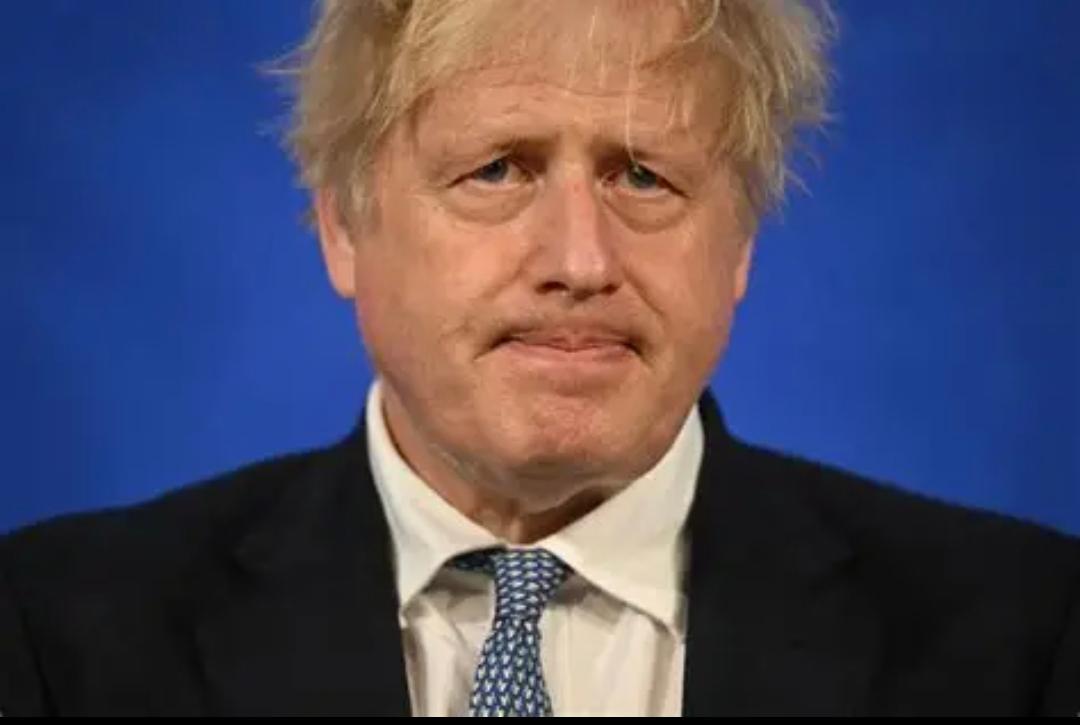 英国前首相鲍里斯·约翰逊北京时间4月4日写道：“我们不能假装伊朗战争与我们无关。