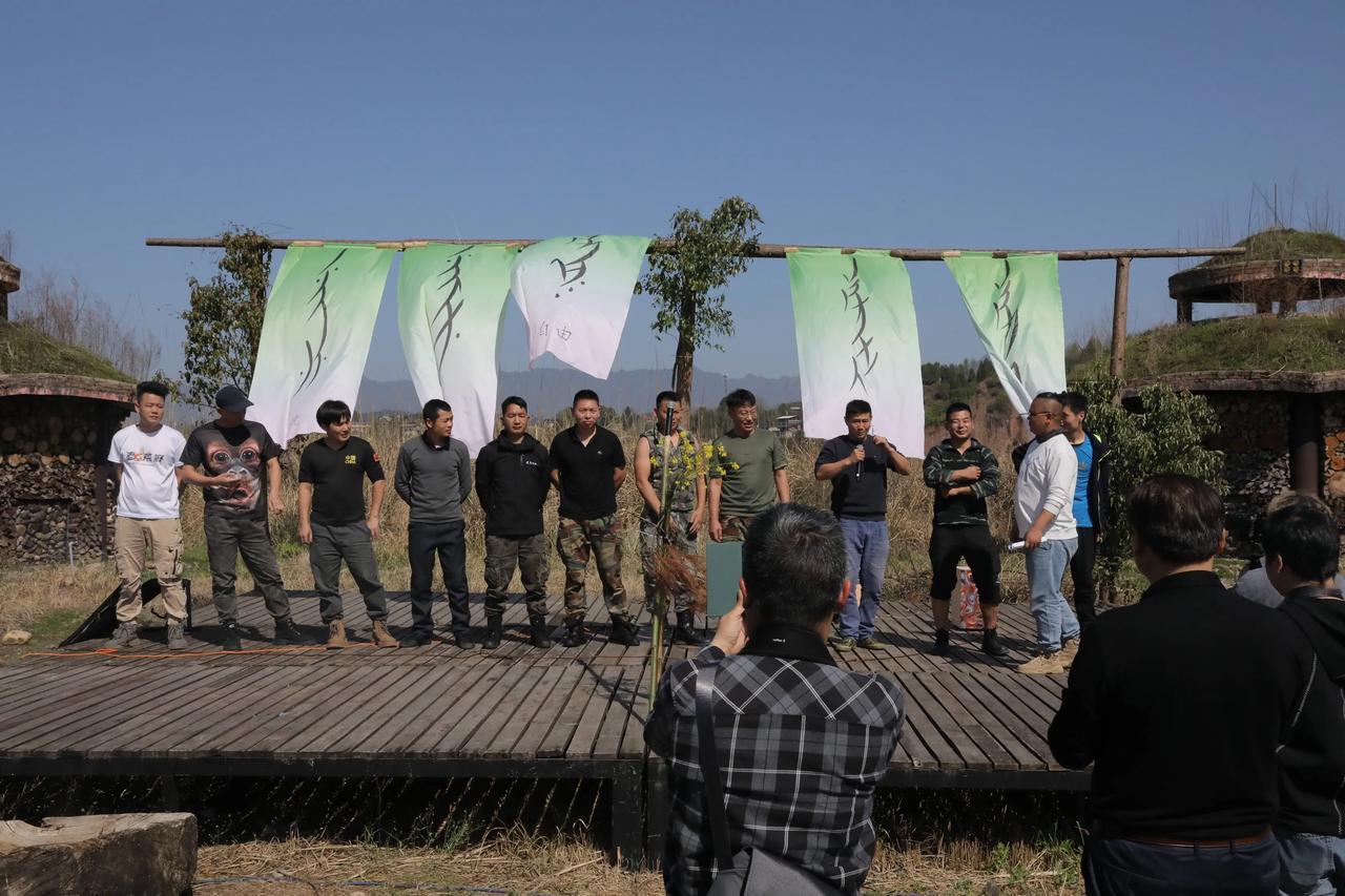 贵州榕江“荒野求生赛”被叫停，调查还在进行中
 
贵州榕江县那个“荒野求生赛”被