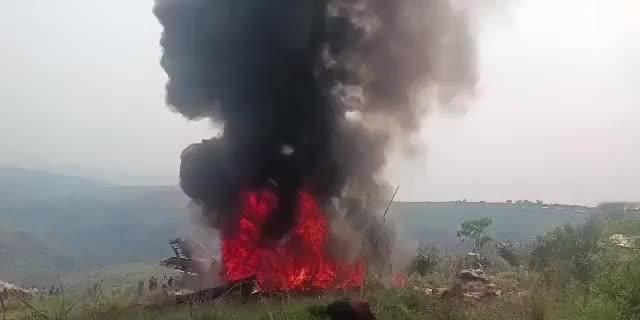 【刚果（金）一架飞机坠毁致17人死亡：媒体称军方司法系统“遭重创”】
据媒体报道