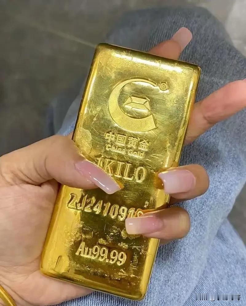 一觉醒来，囤金人哭晕在厕所

不是因为战争结束，也不是因为美元走强，而是因为黄金