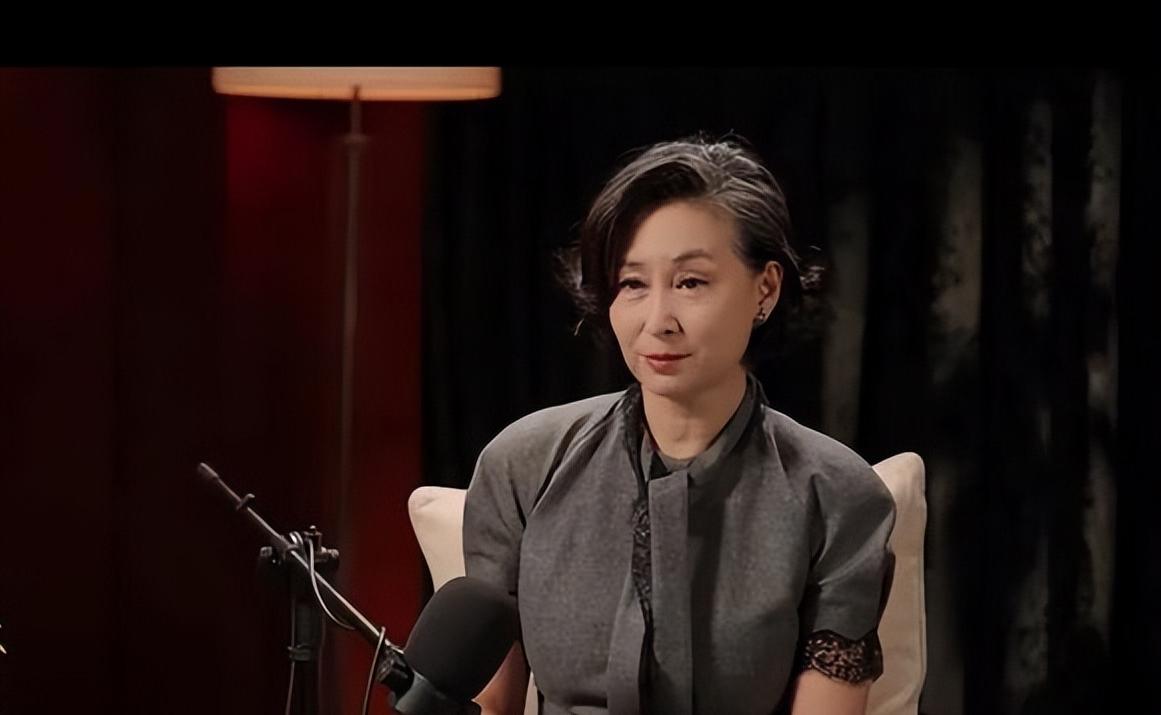 一场普通的豪门访谈，为何能引发全网热议？背后藏着港澳商圈与内地企业融合的行业趋势