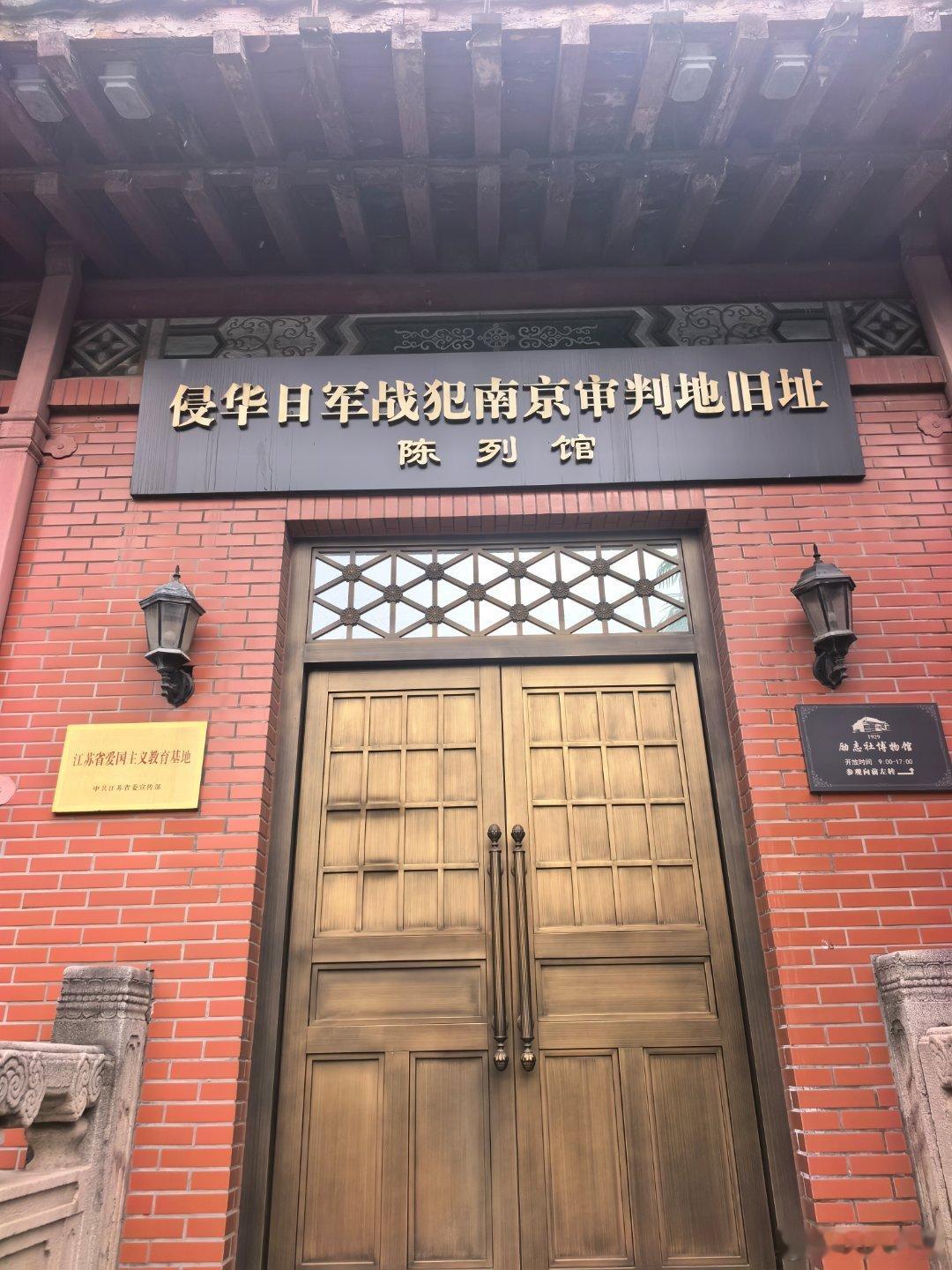 高市早苗应该来南京下跪道歉忏悔，而不是跑澳大利亚撅着屁股跪地演虔诚 