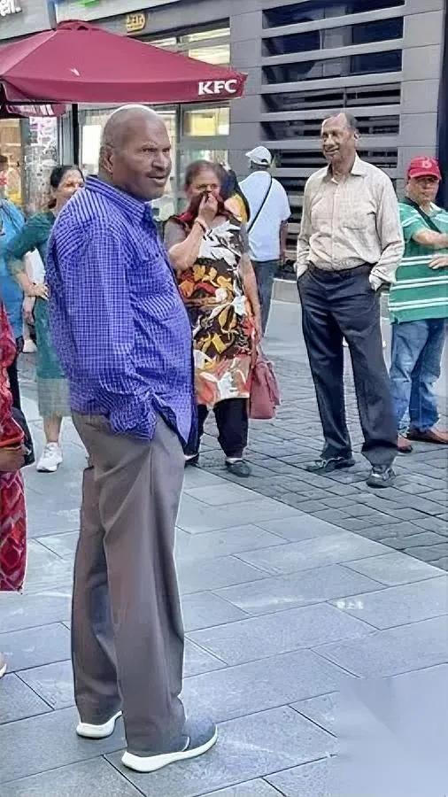 印度人想来？先回答三个问题

他们到底图啥？最近网上讨论炸开了锅！有网民直言，担