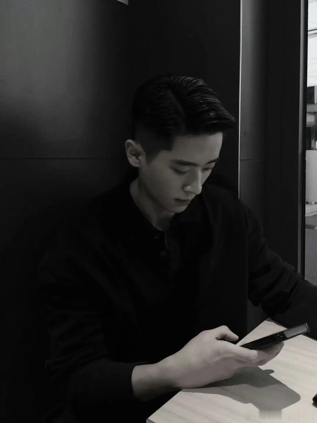 让丞磊去高干文吧，感觉他真的很合适 ​​​