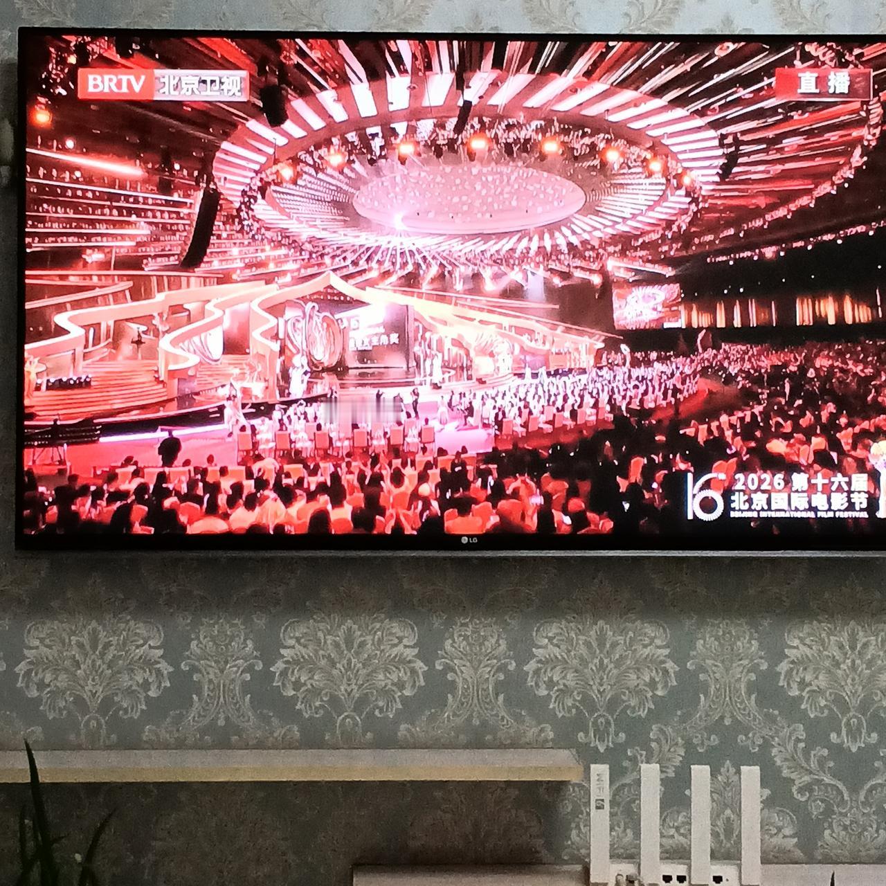 第16届北京国际电影节最佳
女主角同一部片子诞生两位

 菱姐特评  :   北