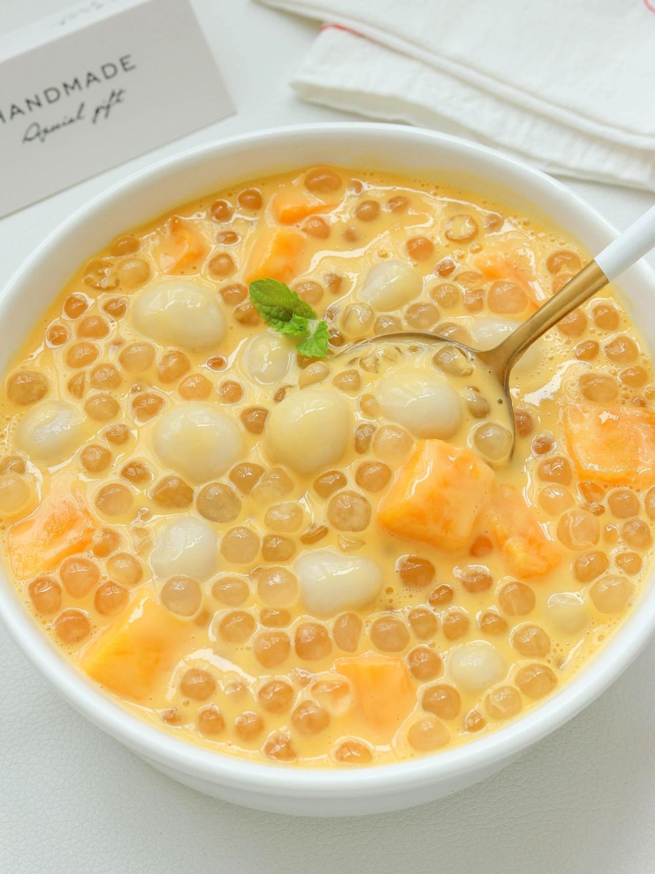 夏天必备小甜品，香甜软糯简单又好吃
在家自制小甜品多芒丸子西米露，糯叽叽的小丸子