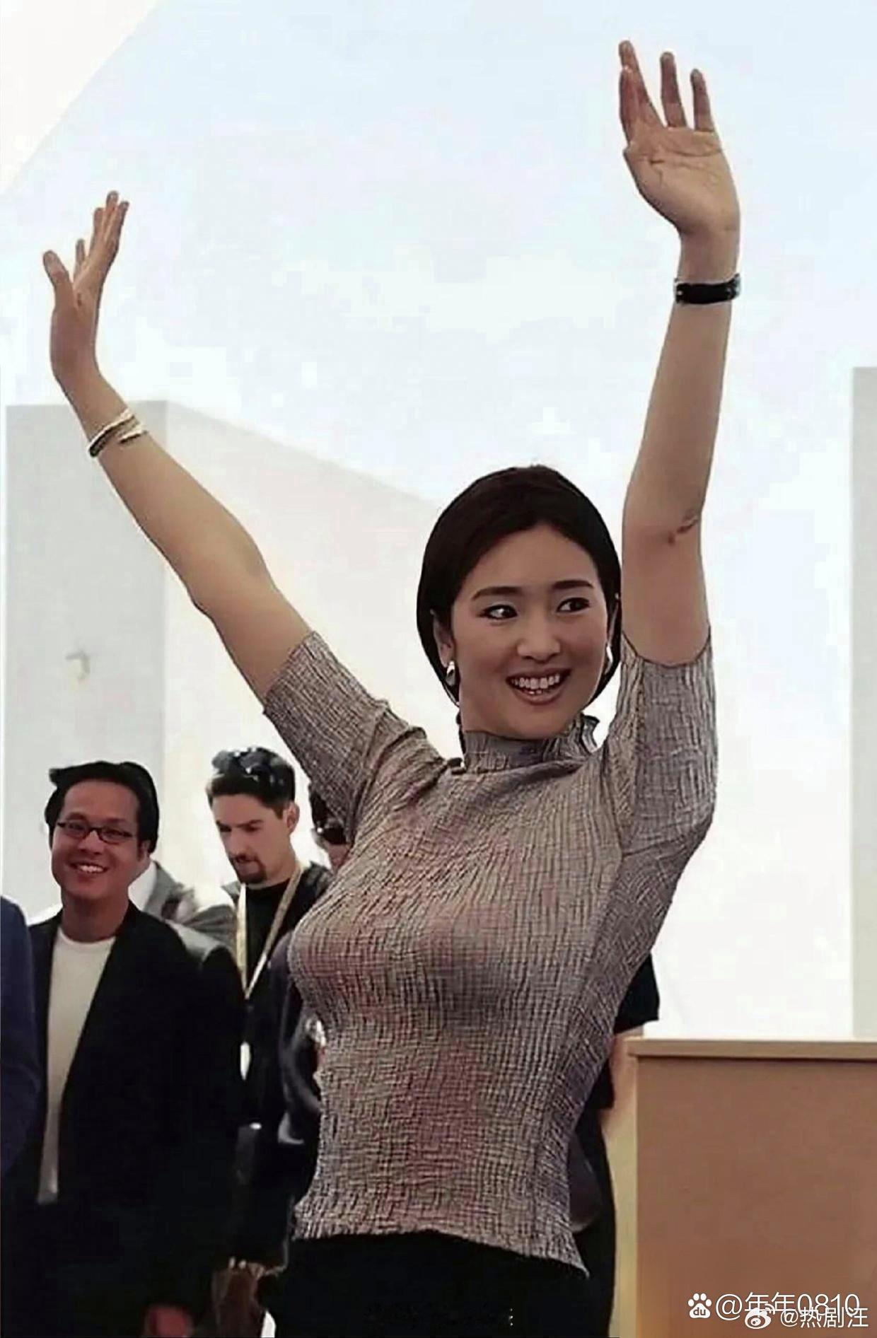 巩俐年轻时那颜值身材，老带劲了 