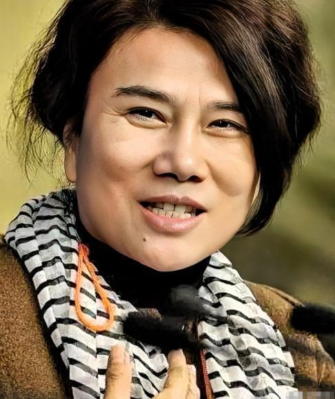 百年难出一个董明珠！10年前，董明珠说“卡脖子的手要自己掰开”，如今格力自研五轴