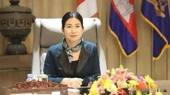她应该是他信留的最后一手，蒂拉娜是为泰党的核心成员也是佩通坦的闺蜜，同时她更是泰