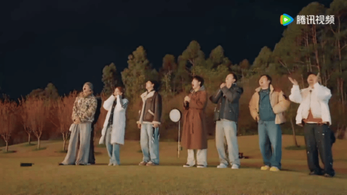 现在就出发3在烟花里告别现在就出发真的会哭！烟花璀璨的瞬间，出发家族的每一个人都