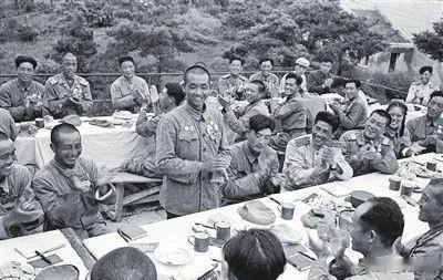 上甘岭战役唯一活着走下来的新兵叫胡修道，他独自守着阵地，没水没食物，却击退敌人4