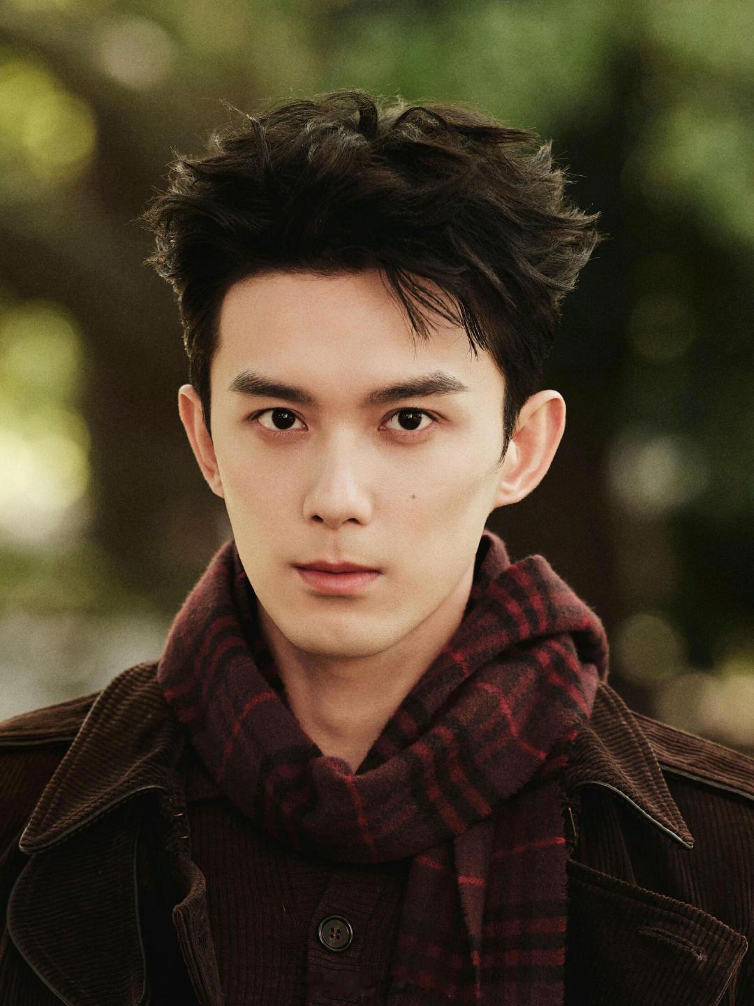 吴磊我去跟我的粉丝打个招呼谁看了不说一句酸了酸了！吴磊刚从伦敦回来就迫不及待见粉