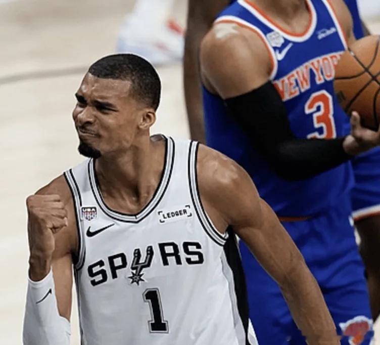 文班的失误看着是不是很熟悉？NBA总决赛尼克斯vs马刺文班亚马致命失误