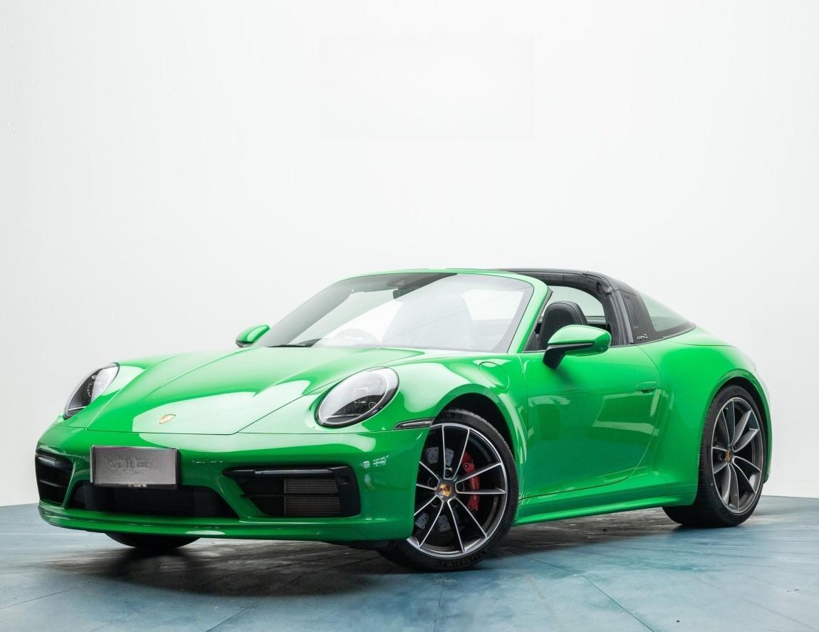 保时捷 911 Targa 4S 准新车巨蟒绿车漆，搭配黑色真皮内饰这颜色非常适