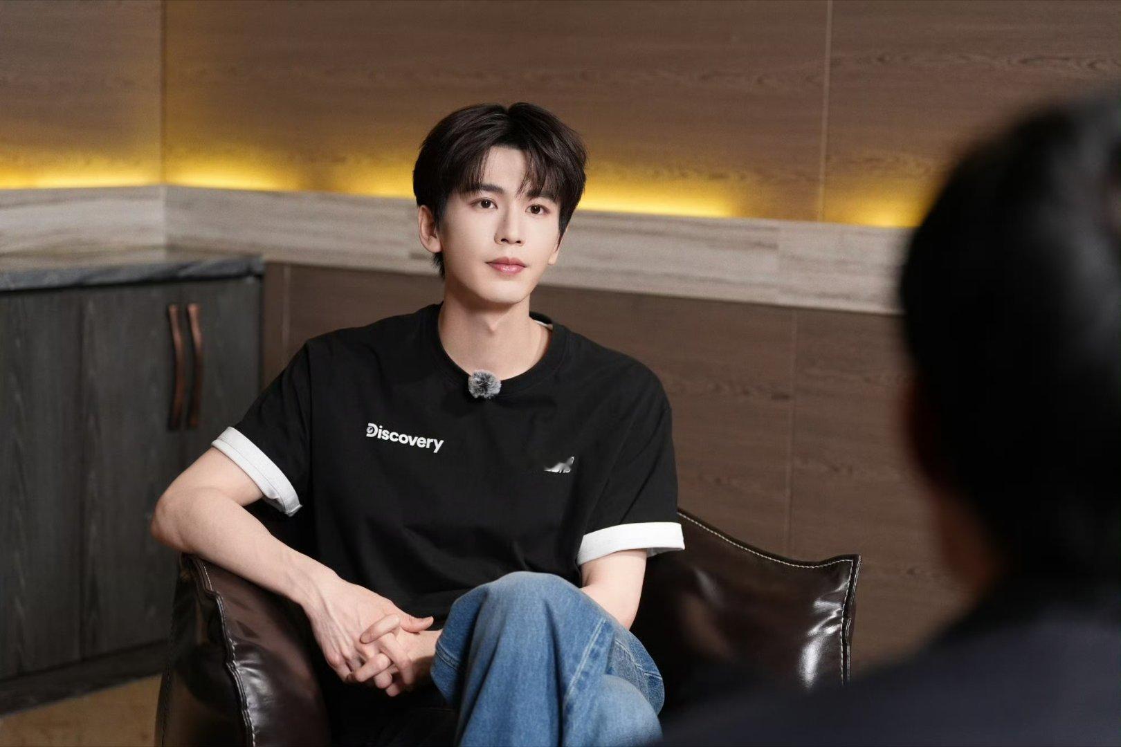 张凌赫工作室长文回应张凌赫健康情况说明张凌赫工作室长文回应：团队已陪同艺人前往医