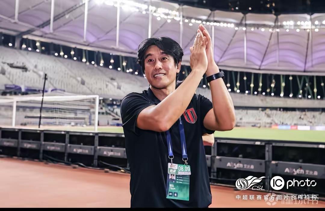 面对部分成都球迷喊对亚冠放手，徐正源明确表示“既要又要”，绝不撒手。

在对阵江