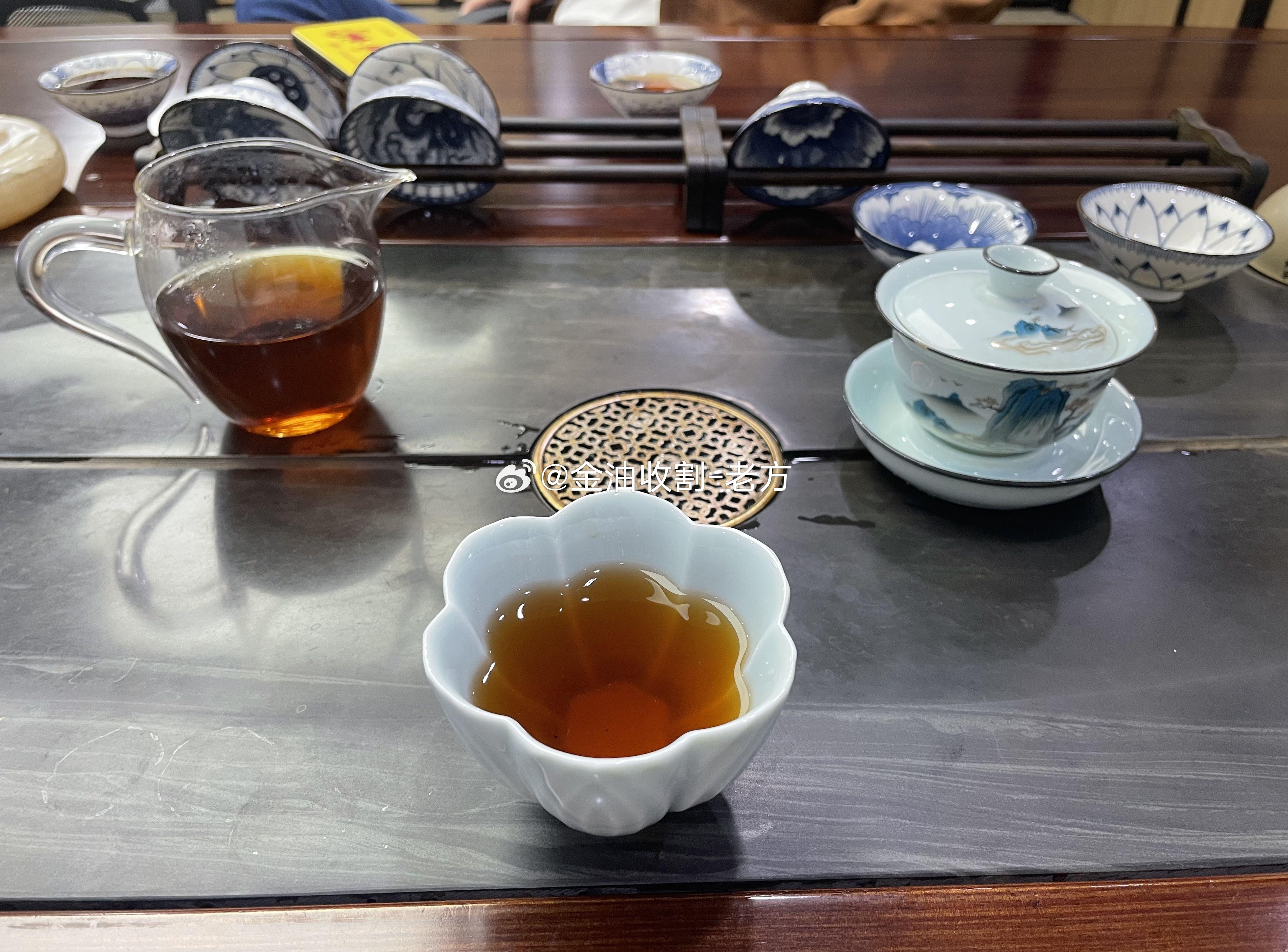 终于闲下来了，和其他团队的首席分析师也是老朋友一起喝杯茶，以茶会友，一直是咱们国