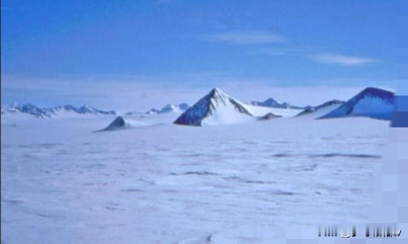 提起德三修建的的地下建筑故事，大家可能想到较多的是南极地下城或者类似那些与神话难